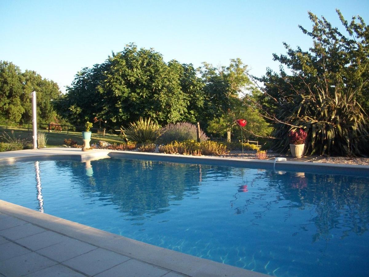 Le Pre Joli Hotel Beaugas Exterior photo